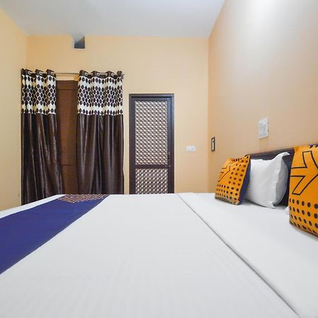 Spot On Hotel Diamond Sohana Exterior foto