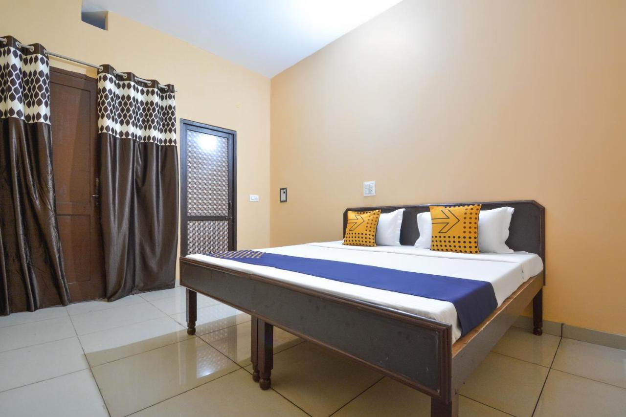 Spot On Hotel Diamond Sohana Exterior foto