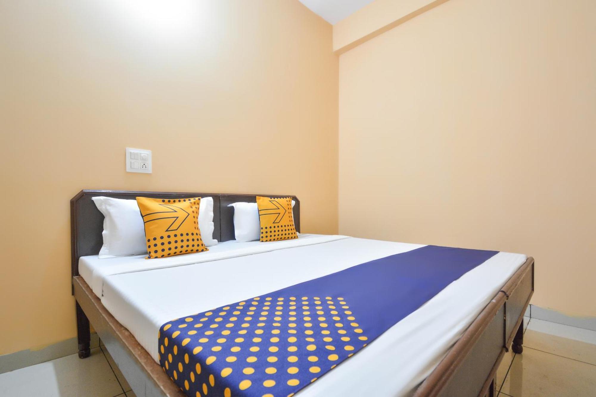 Spot On Hotel Diamond Sohana Exterior foto