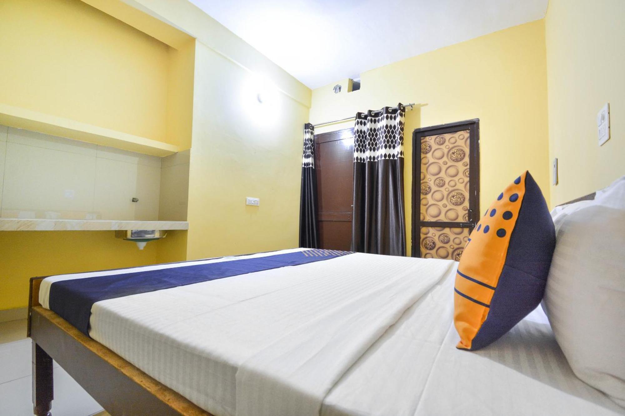 Spot On Hotel Diamond Sohana Exterior foto