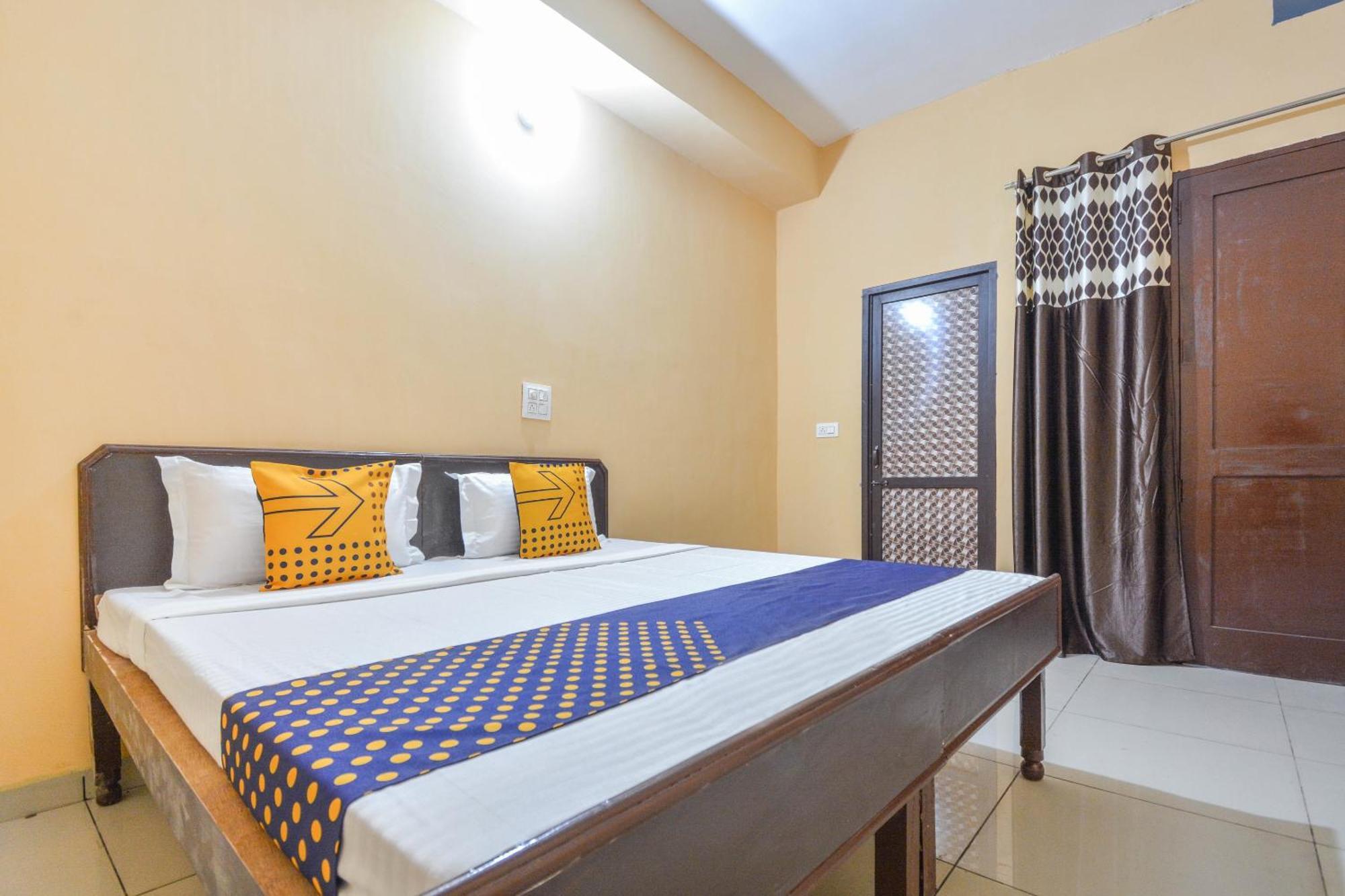 Spot On Hotel Diamond Sohana Exterior foto