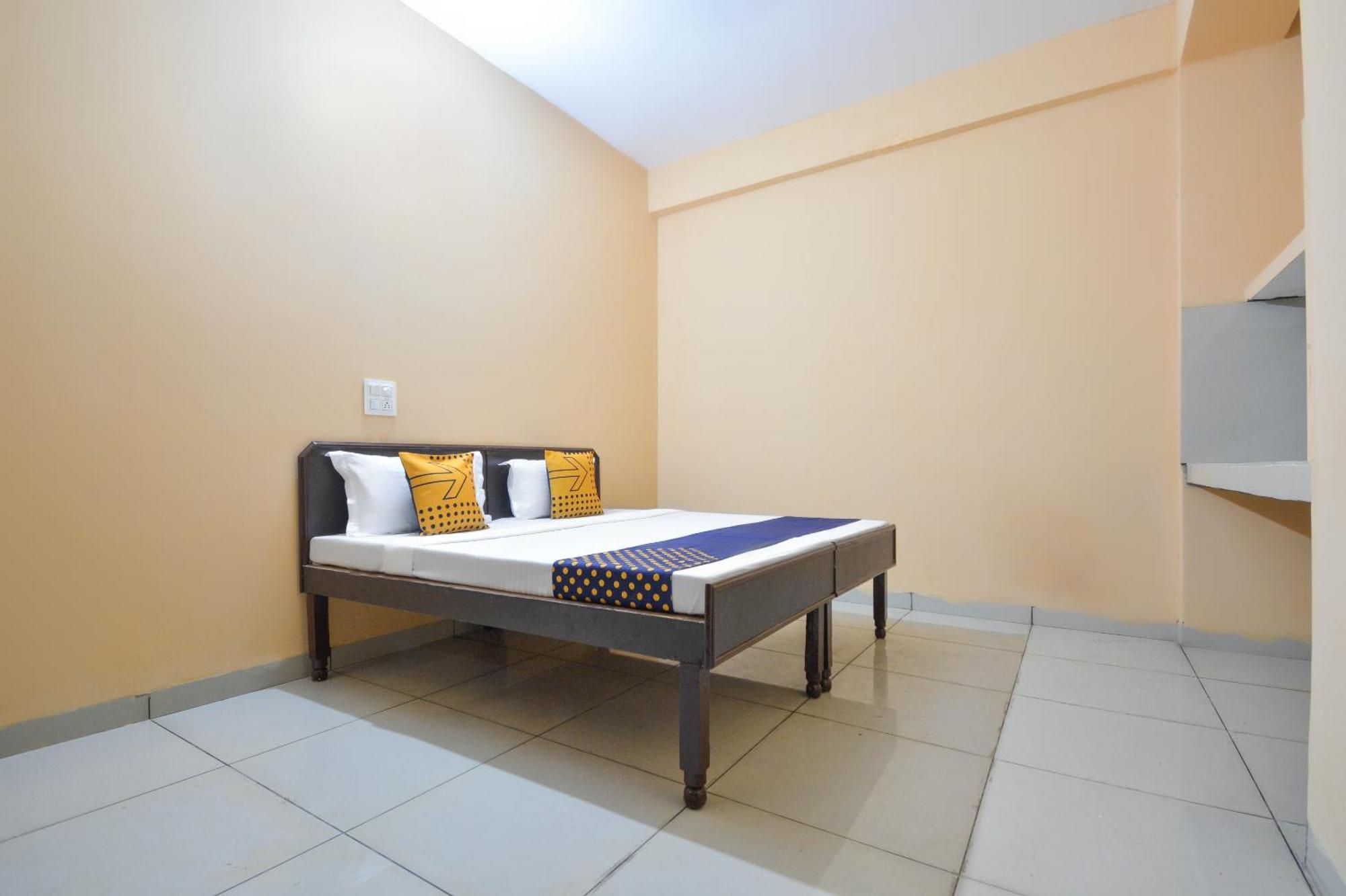 Spot On Hotel Diamond Sohana Exterior foto