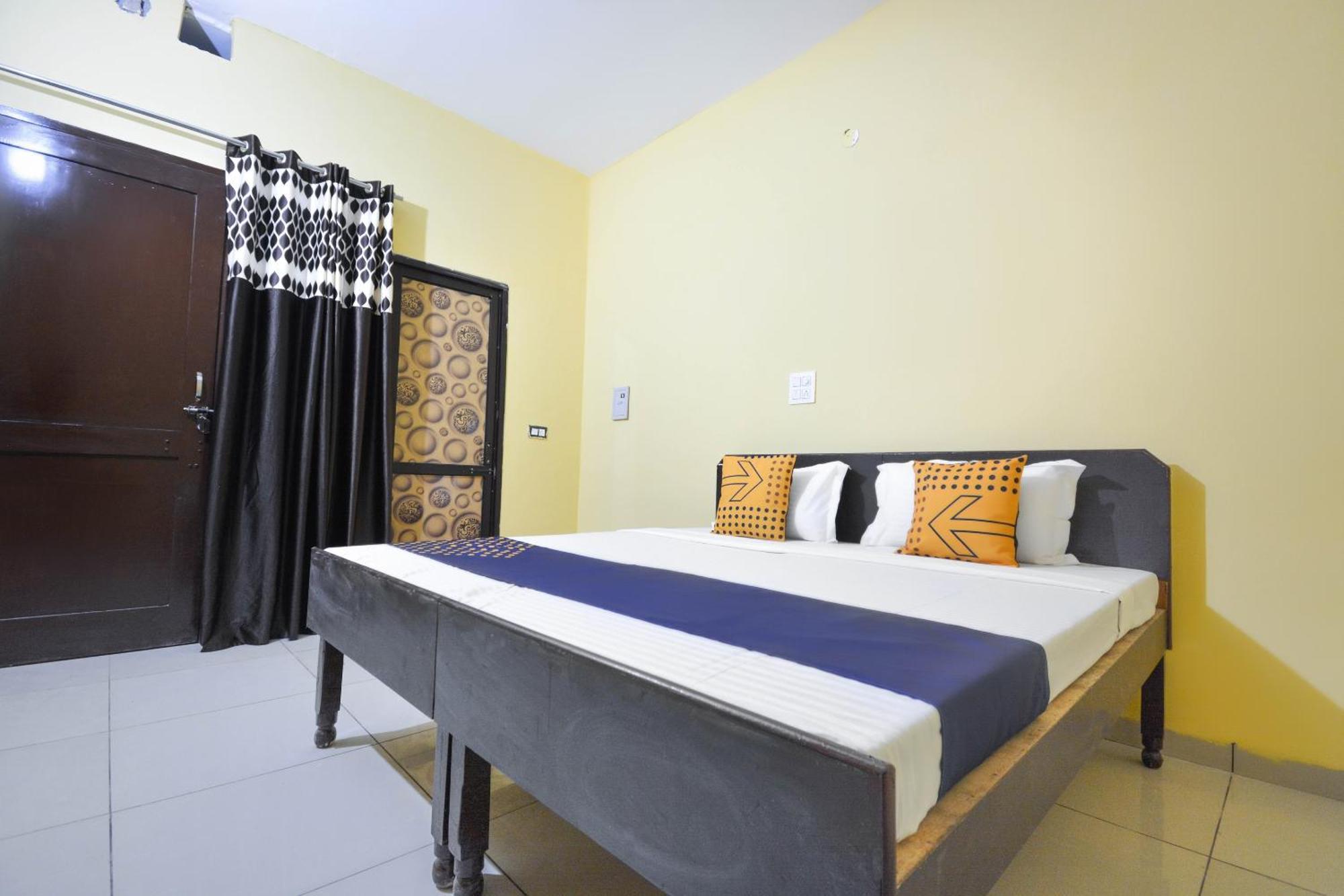 Spot On Hotel Diamond Sohana Exterior foto