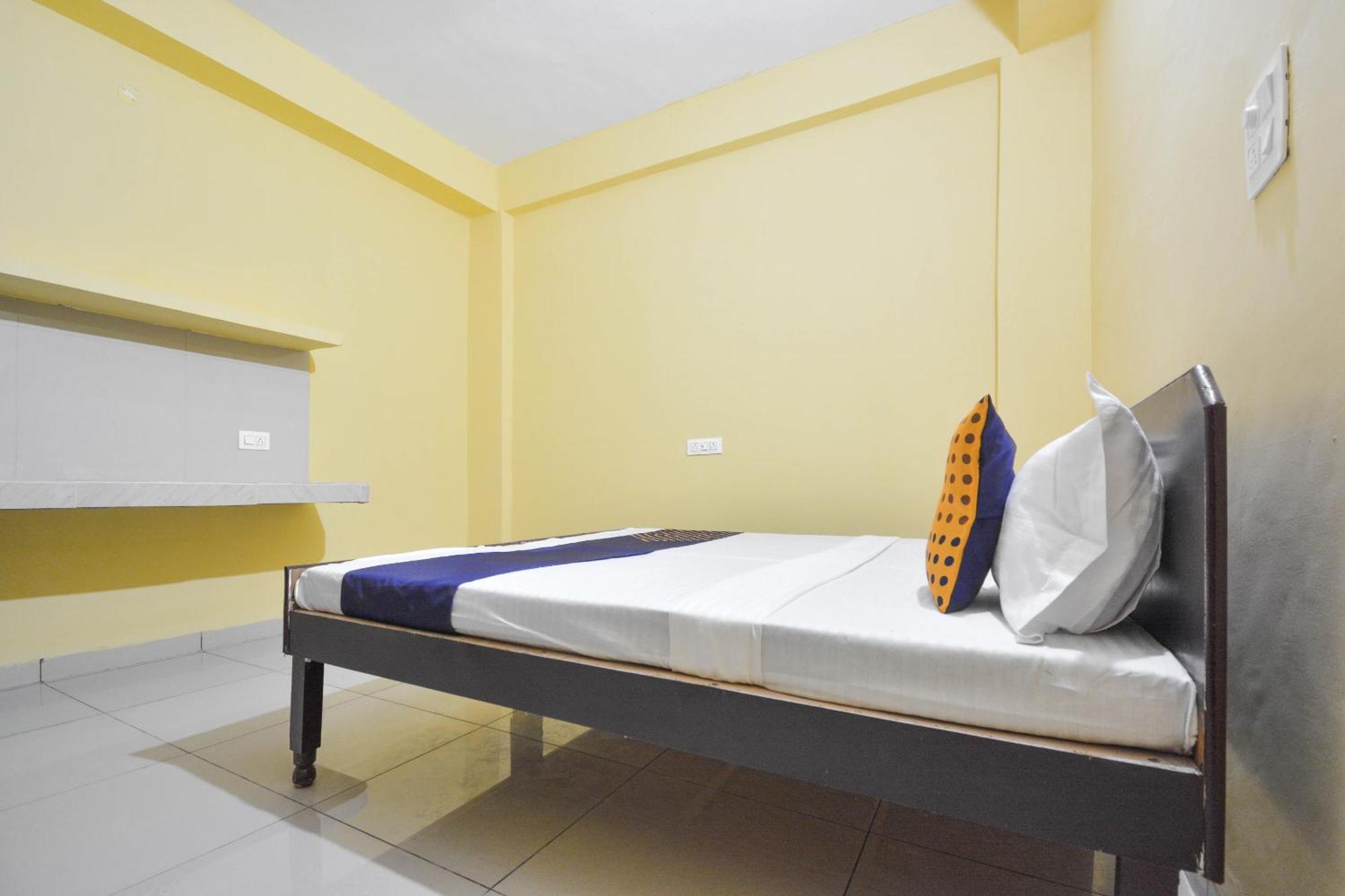 Spot On Hotel Diamond Sohana Exterior foto