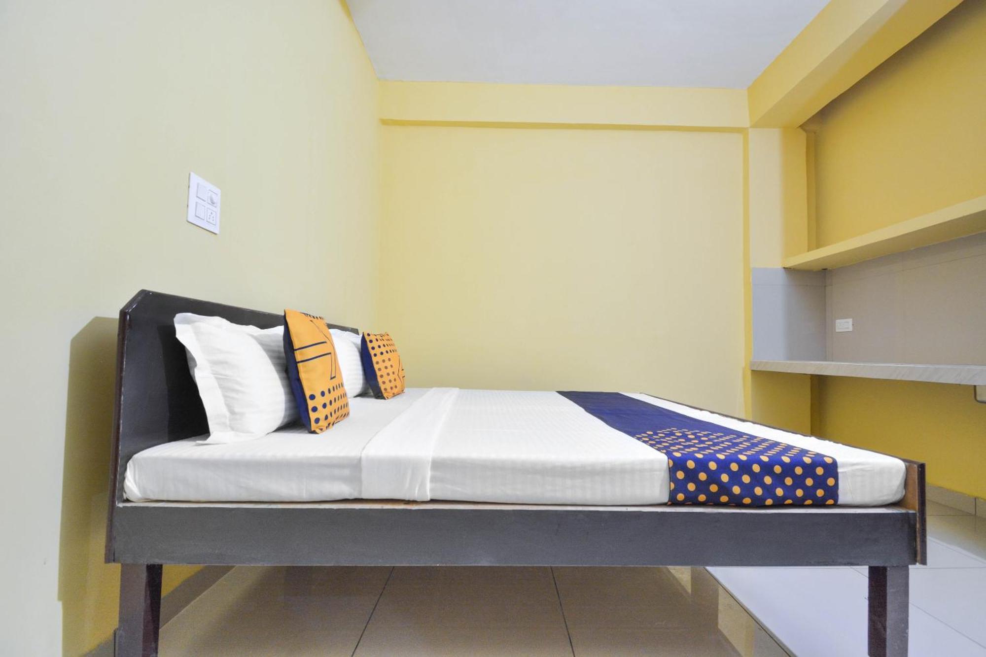 Spot On Hotel Diamond Sohana Exterior foto