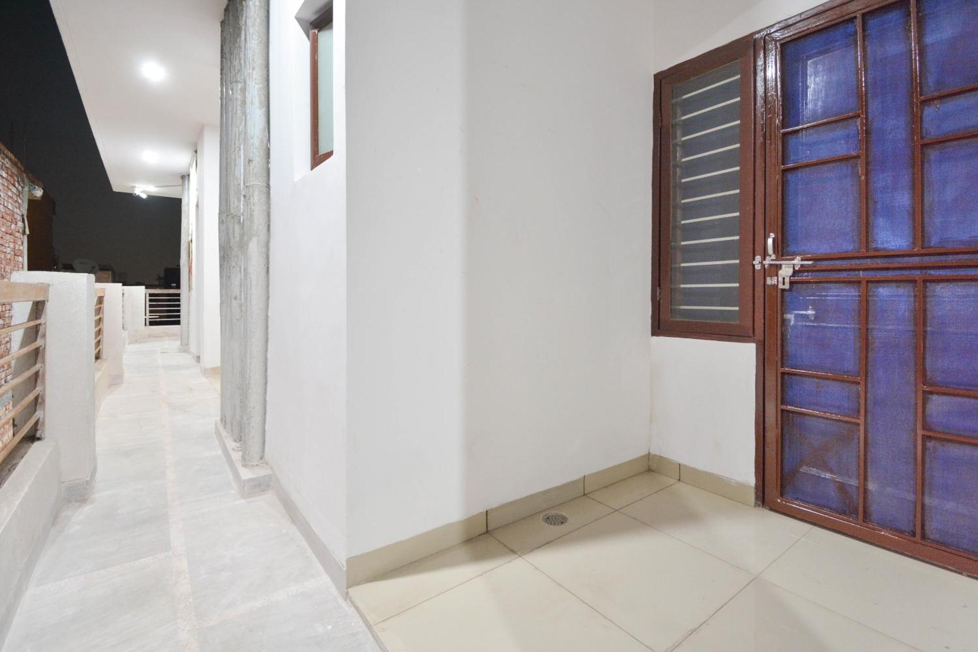 Spot On Hotel Diamond Sohana Exterior foto