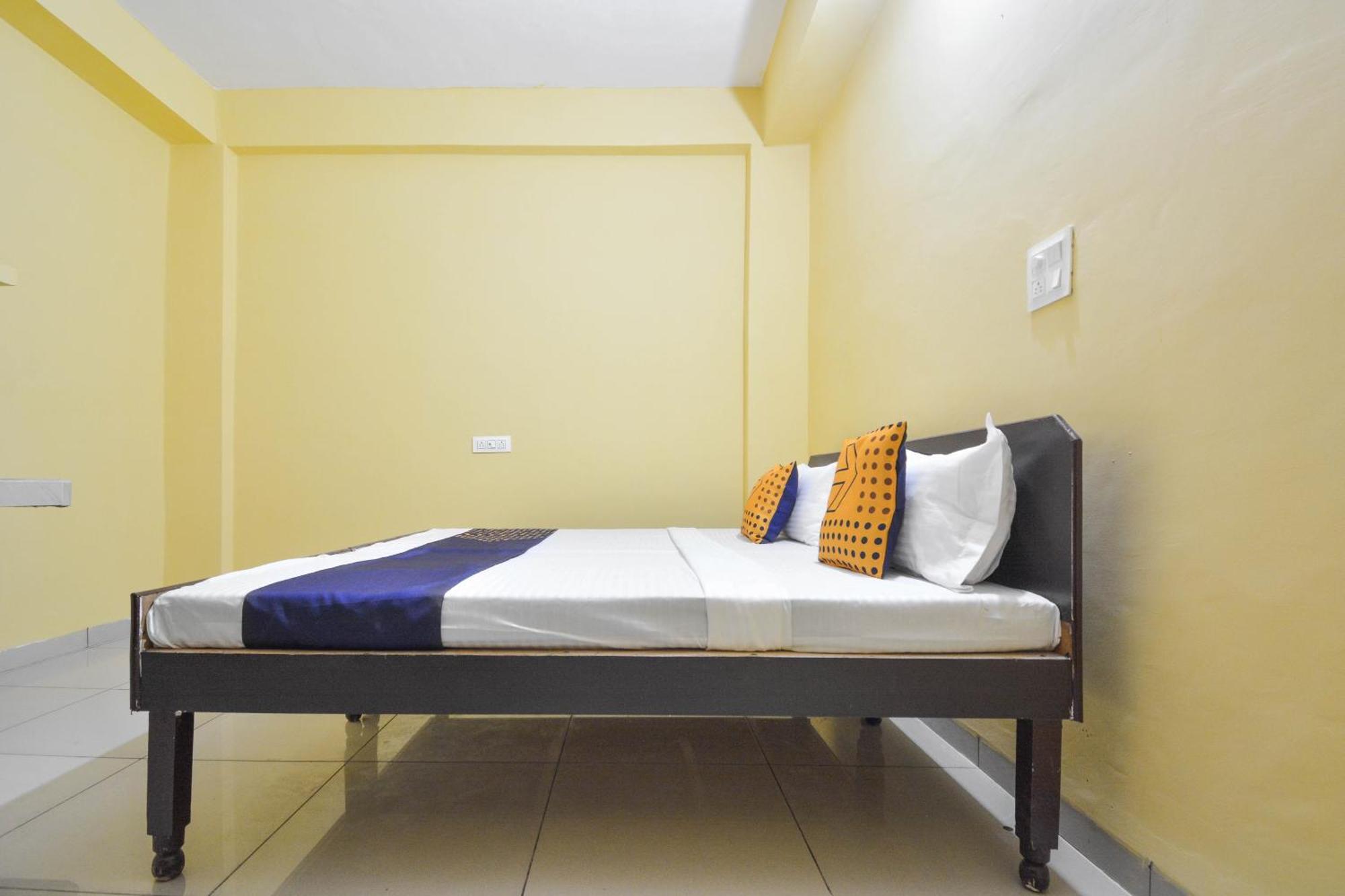 Spot On Hotel Diamond Sohana Exterior foto