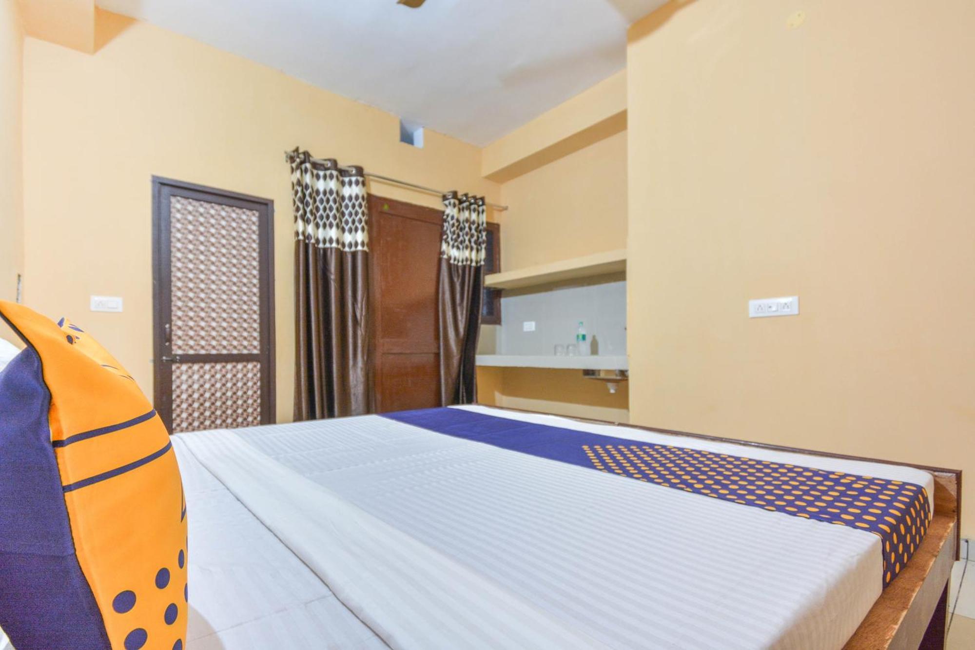 Spot On Hotel Diamond Sohana Exterior foto