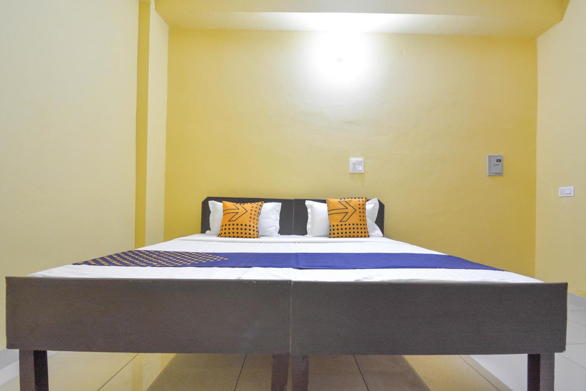 Spot On Hotel Diamond Sohana Exterior foto