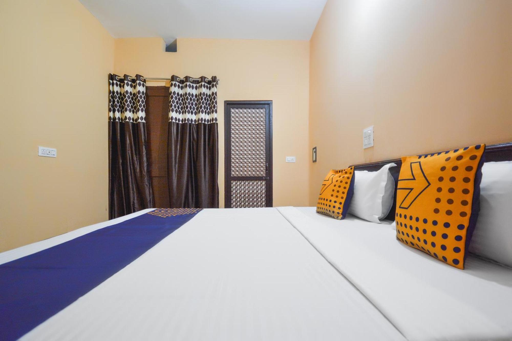 Spot On Hotel Diamond Sohana Exterior foto